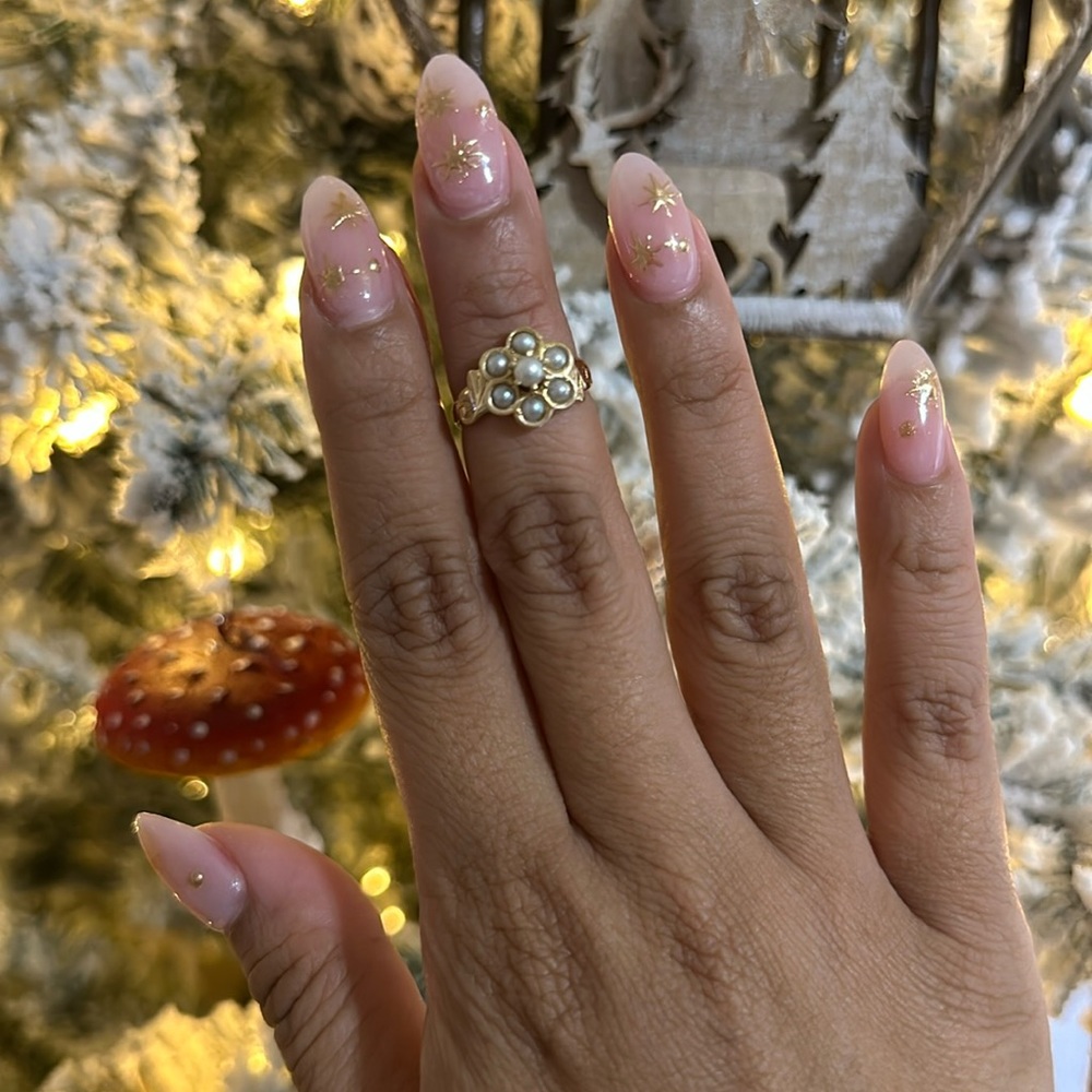 14K (marked) yellow gold, floral pearl ring. Victorian Era.